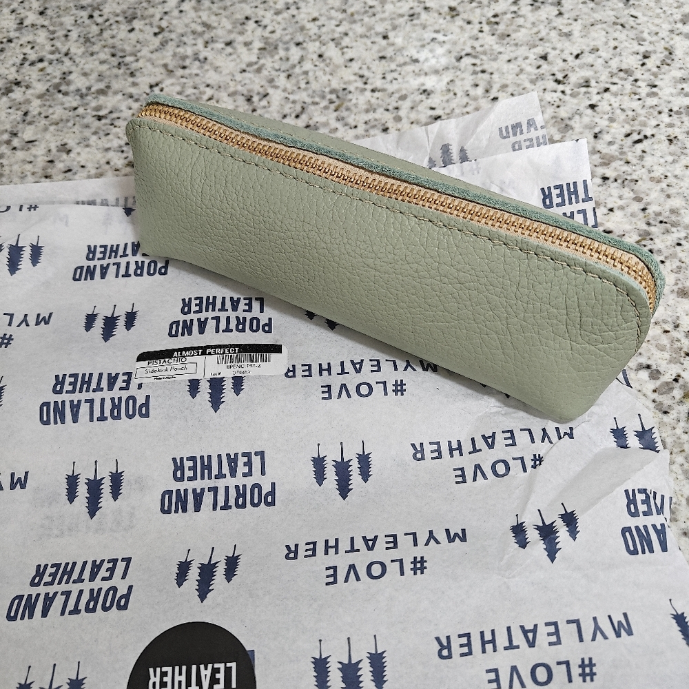 Portland leather Almost Perfect The Sidekick Pouch (shadow lime green)